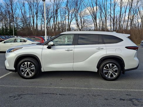 New 2026 Toyota Highlander XLE image 8