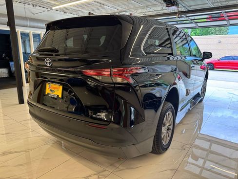 Used 2022 Toyota Sienna XLE FWD image 7