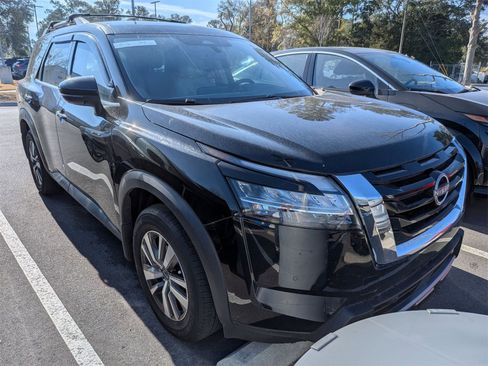 Used 2023 Nissan Pathfinder SL image 1