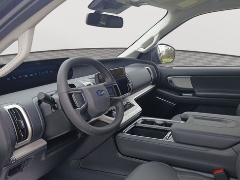 New 2026 Ford Expedition Active image 7