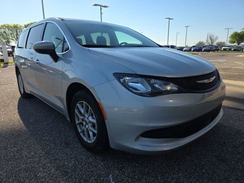 Used 2023 Chrysler Voyager LX image 1