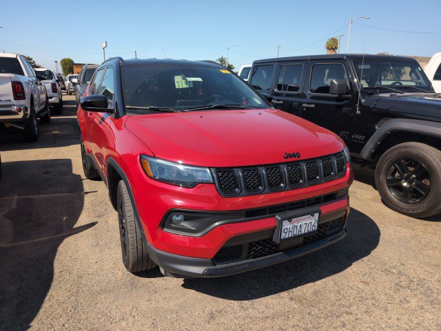 Used 2023 Jeep Compass Latitude AWD/4WD image 2