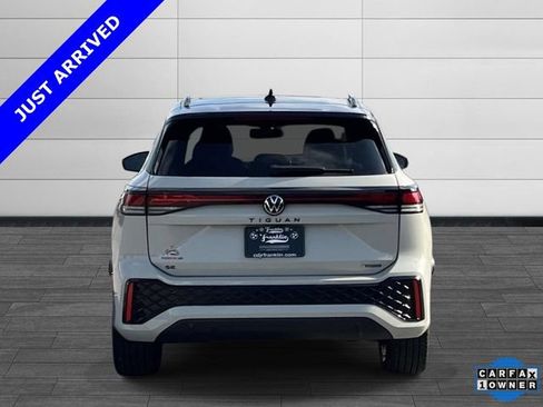 Used 2025 Volkswagen Tiguan SE R-Line AWD/4WD image 2