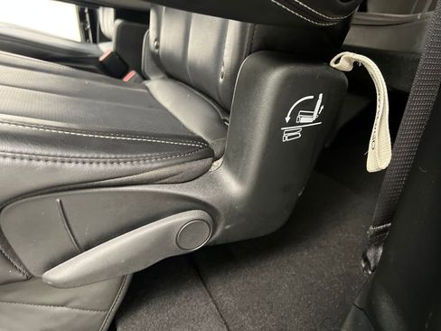 Used 2025 Chrysler Pacifica Select FWD image 14