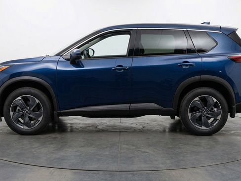 Used 2025 Nissan Rogue SV AWD/4WD image 5