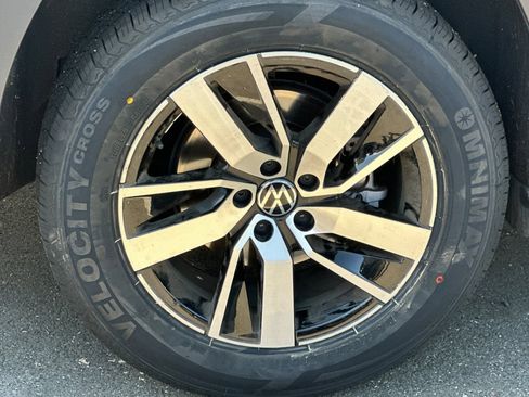 Used 2023 Volkswagen Atlas SE AWD/4WD image 4