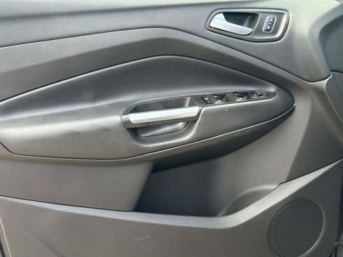 Used 2018 Ford Escape SE FWD image 16