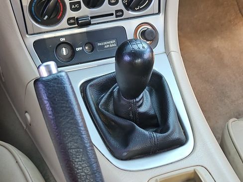 Used 2004 MAZDA MX-5 Miata LS RWD image 10