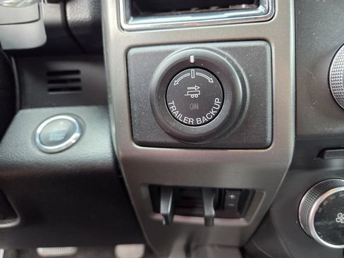 Used 2018 Ford Expedition Max XLT image 28