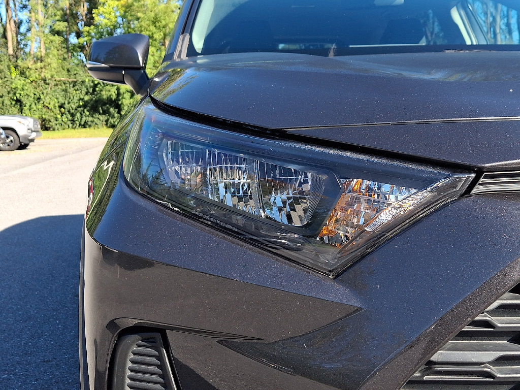 Certified 2021 Toyota RAV4 LE AWD/4WD image 9