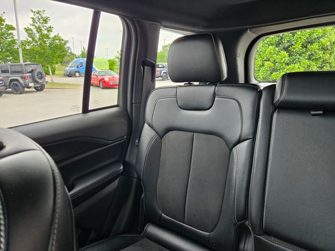 Used 2024 Jeep Grand Cherokee Altitude AWD/4WD image 12