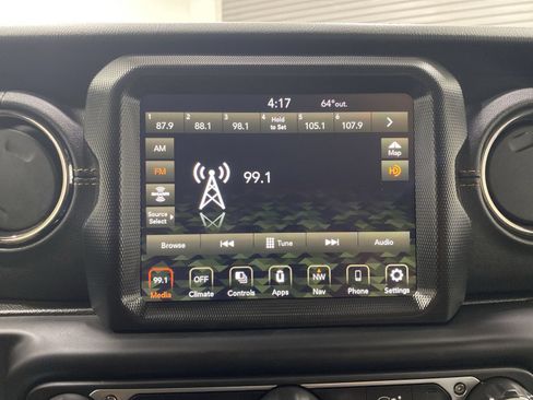 Used 2023 Jeep Wrangler Unlimited Sahara AWD/4WD image 16