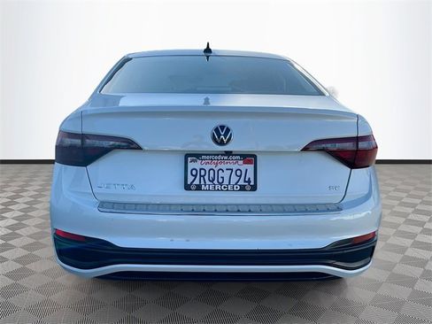Used 2024 Volkswagen Jetta SE image 6