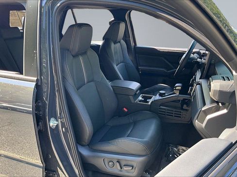 Used 2025 Toyota 4Runner Limited AWD/4WD image 8
