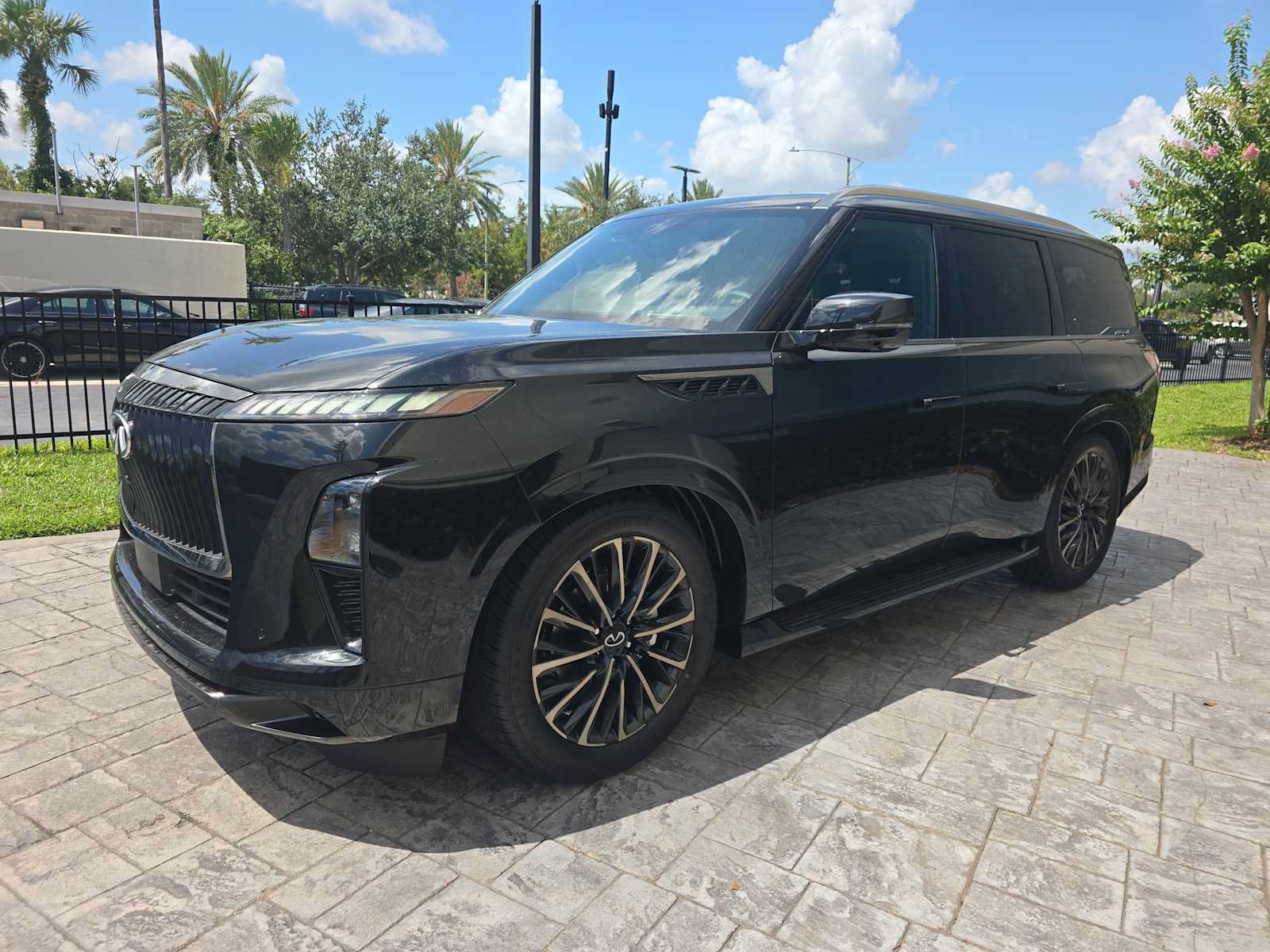 New 2027 INFINITI QX80 Autograph w/ Premium Cargo Package AWD/4WD image 7