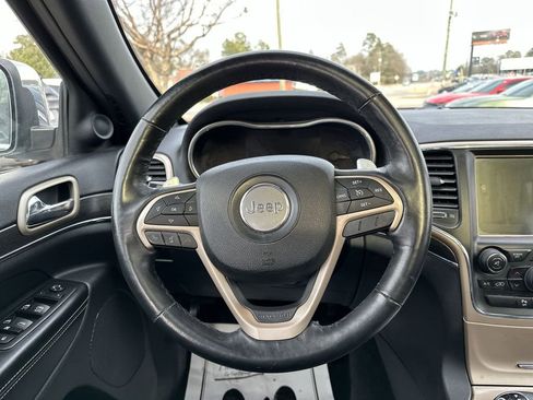 Used 2015 Jeep Grand Cherokee Limited w/ Luxury Group II image 14