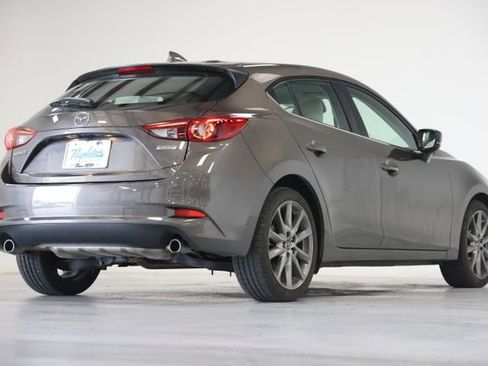 Used 2018 MAZDA MAZDA3 Grand Touring w/ Premium Equipment Package FWD image 16