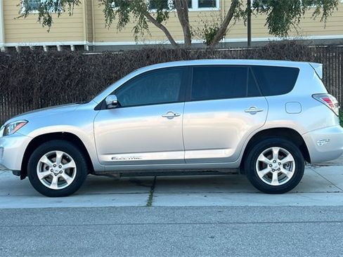 Used 2014 Toyota RAV4 EV image 7