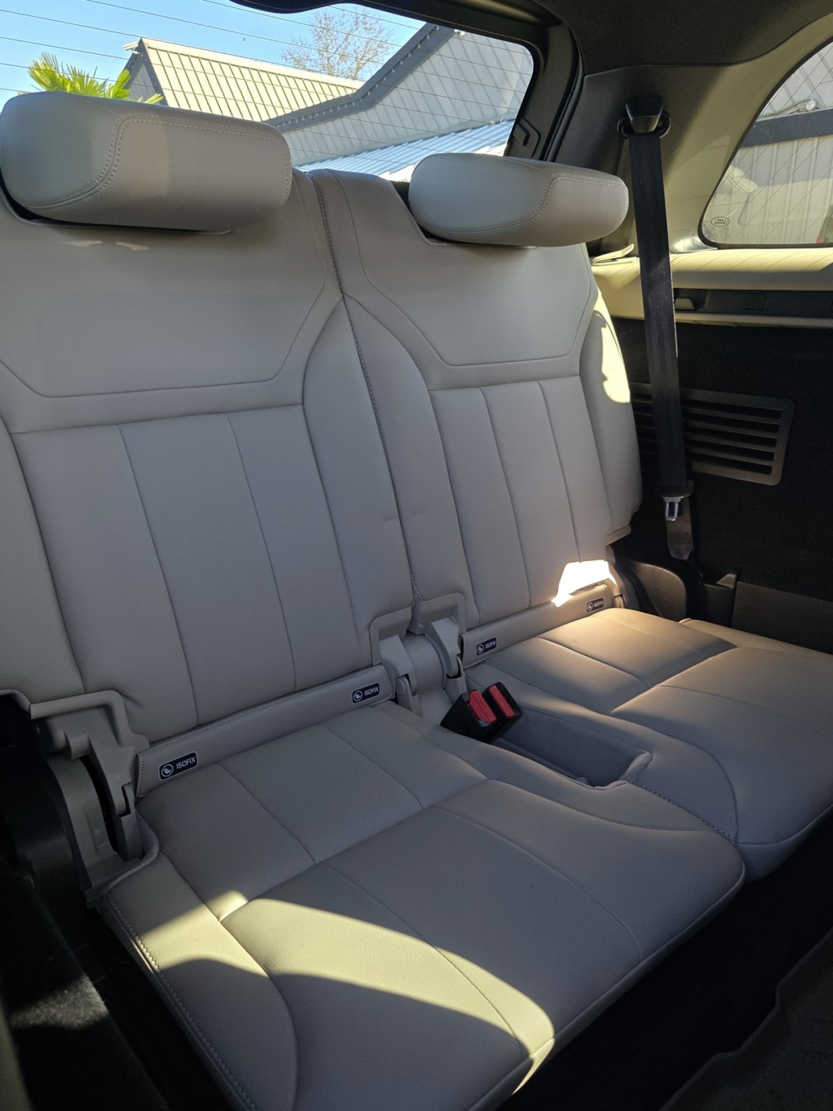 Used 2019 Land Rover Discovery HSE AWD/4WD image 12