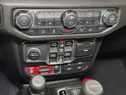 New 2026 Jeep Gladiator Sport AWD/4WD image 27