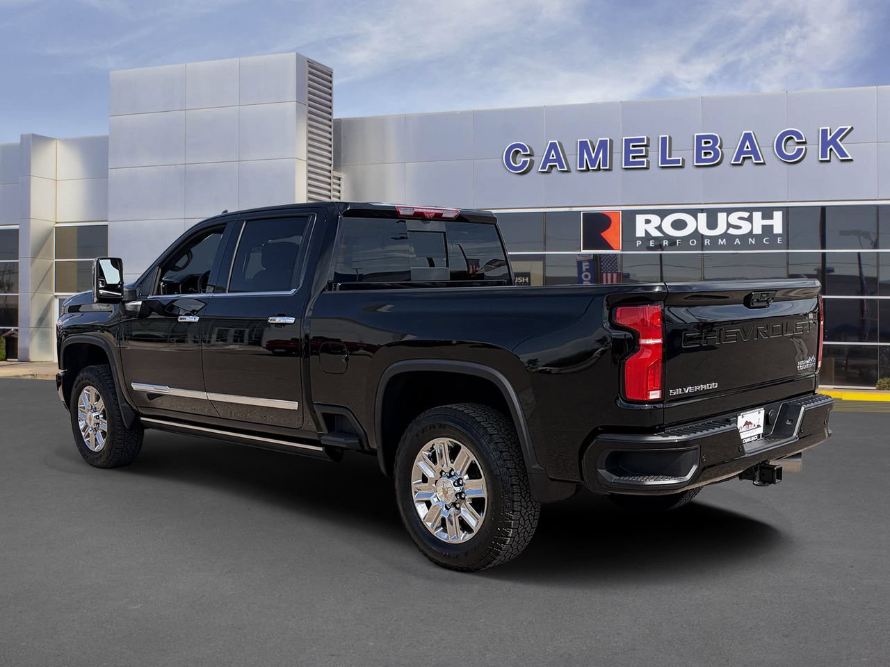 Used 2026 Chevrolet Silverado 2500 High Country w/ High Country Premium Package AWD/4WD image 4
