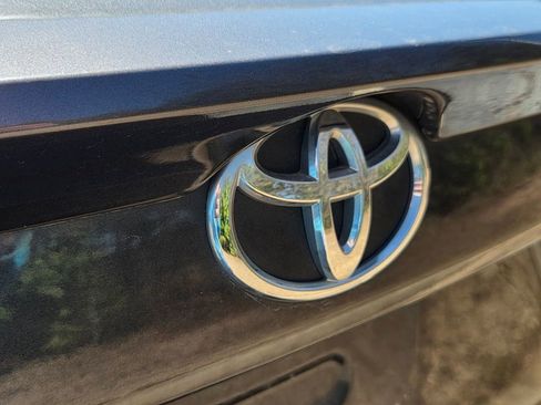 Used 2019 Toyota Yaris LE image 6