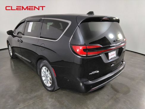 Used 2023 Chrysler Pacifica Touring-L FWD image 7
