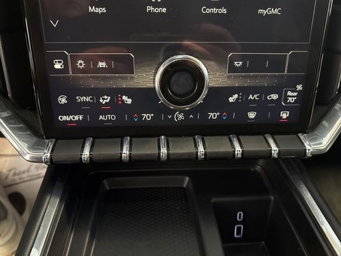 Used 2025 GMC Acadia Elevation image 15