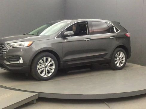 Used 2019 Ford Edge Titanium w/ Cold Weather Package AWD/4WD image 8