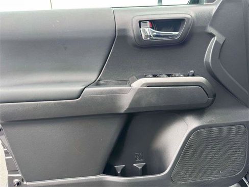 Certified 2022 Toyota Tacoma TRD Off-Road image 16