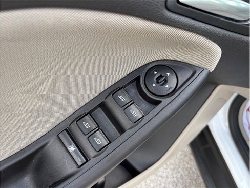 Used 2015 Ford Focus SE FWD image 16