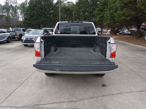 Used 2019 Nissan Titan SV image 14