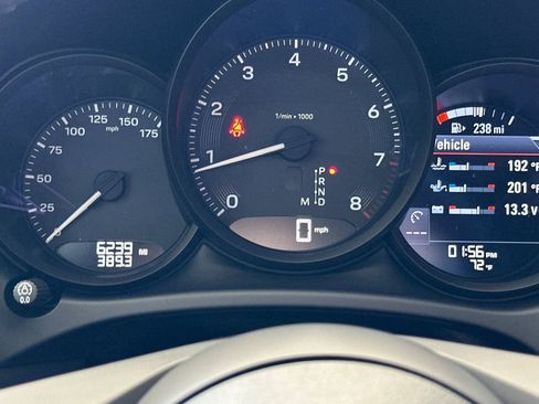 Used 2025 Porsche Macan image 32