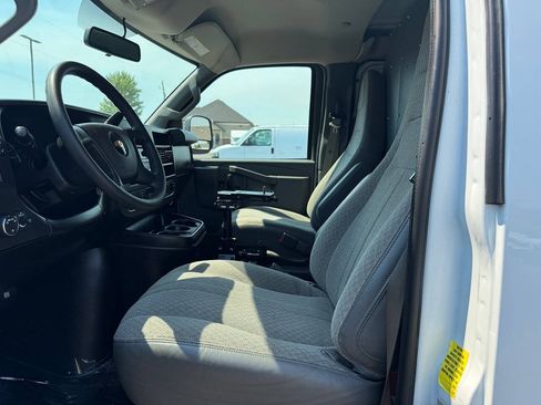 Used 2021 Chevrolet Express 2500 RWD image 14