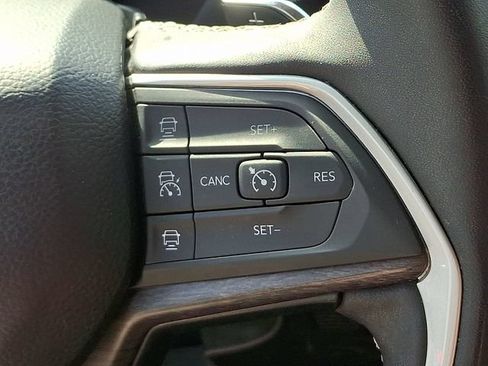 Used 2023 Jeep Grand Cherokee L Limited AWD/4WD image 22