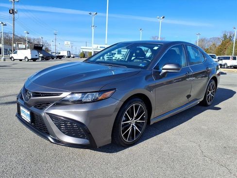 Used 2023 Toyota Camry SE image 8