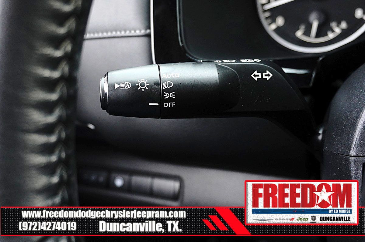 Used 2024 Nissan Pathfinder SV FWD image 29