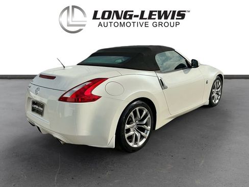 Used 2010 Nissan 370Z Touring image 7