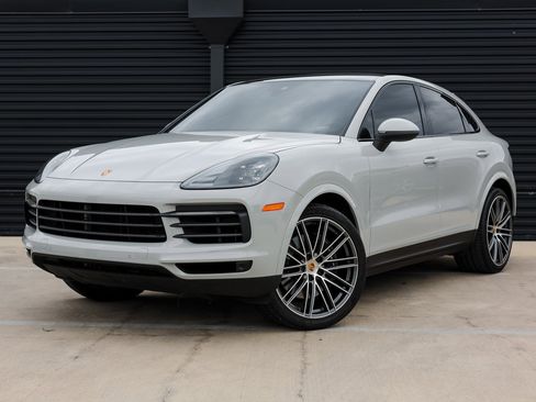 Certified 2023 Porsche Cayenne Platinum Edition image 1