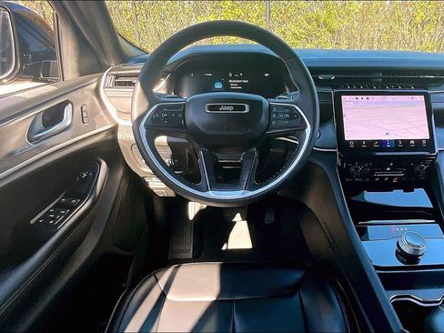 Used 2024 Jeep Grand Cherokee Limited w/ Black Appearance Package image 7