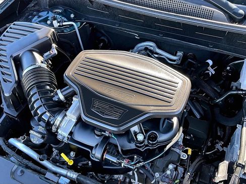 Certified 2025 Cadillac XT6 Premium Luxury image 33