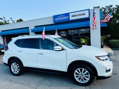 Used 2020 Nissan Rogue SV image 16