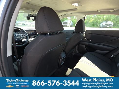 Used 2025 Hyundai Elantra SEL FWD image 28