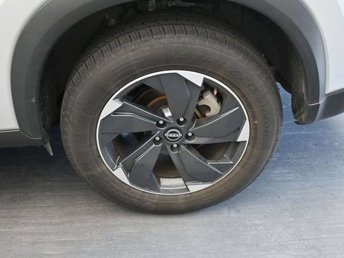 Used 2024 Nissan Rogue SV AWD/4WD image 13