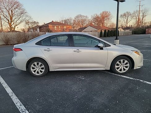 Used 2022 Toyota Corolla LE image 6