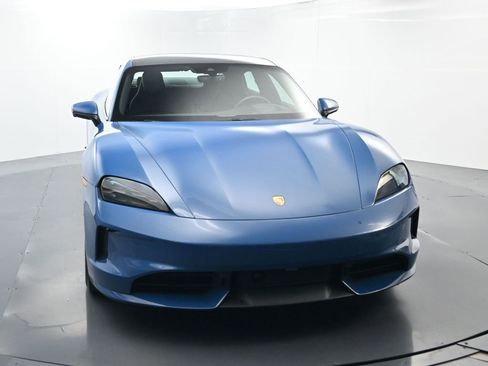 Used 2025 Porsche Taycan image 18