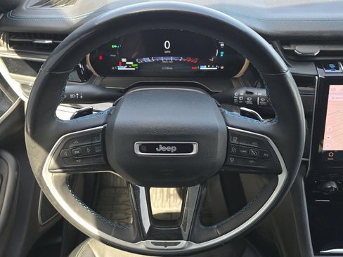 Used 2023 Jeep Grand Cherokee Trailhawk image 8