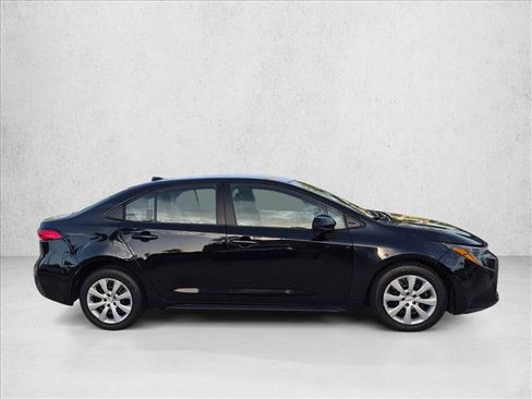 Used 2023 Toyota Corolla LE FWD image 4
