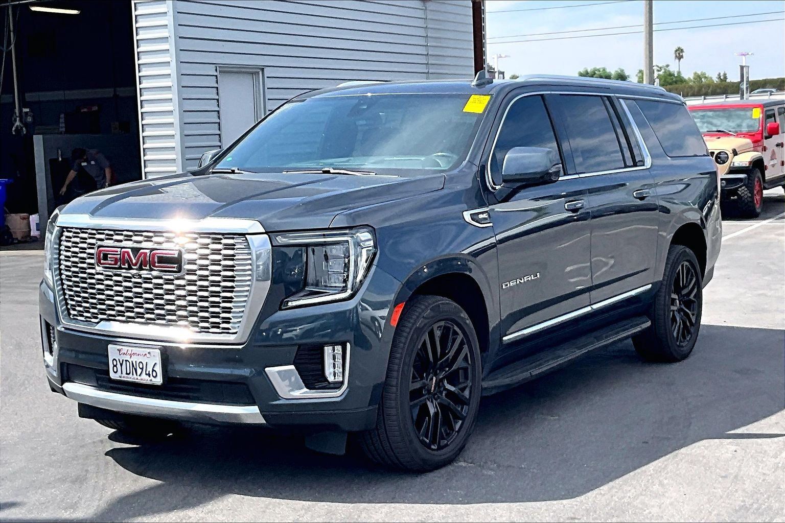 Used 2021 GMC Yukon XL Denali AWD/4WD image 1