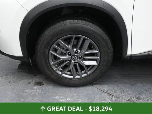 Used 2024 Nissan Rogue S image 15